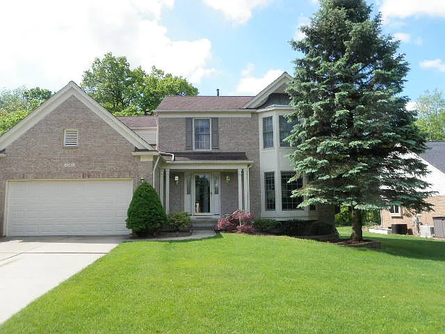 4 bed, 2416 sqft, $3,400 — Photo 1