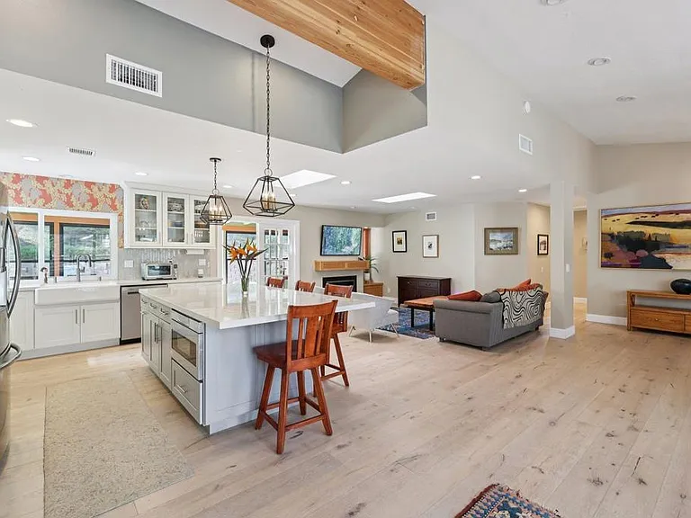1767 Woodbine Pl — Photo 19