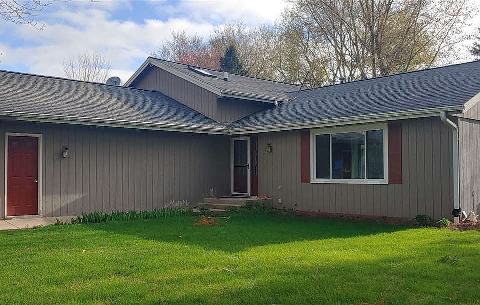 1st image of 413 Staffordshire Dr NE