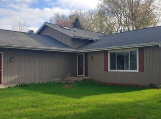 413 Staffordshire Dr NE, Poplar Grove, IL 61065