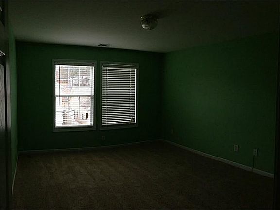 5th image of 811 River Hill Dr
