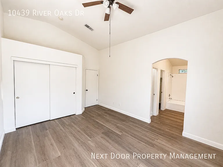 10439 River Oaks Dr — Photo 7