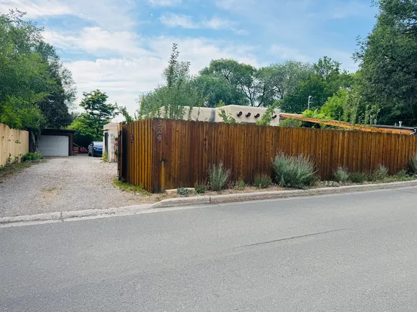 324 Montoya St, Taos, NM 87571
