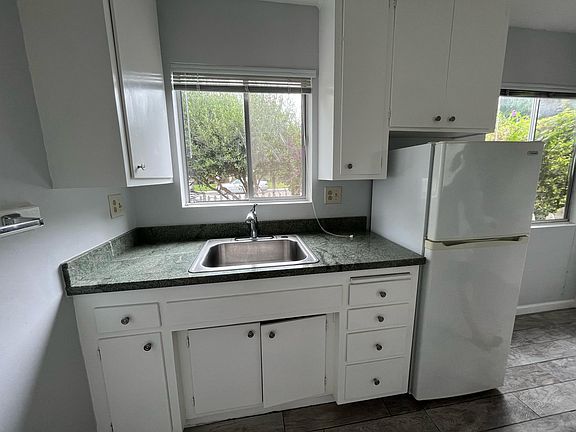 5th image of 4817 Sawyer Ave APT A