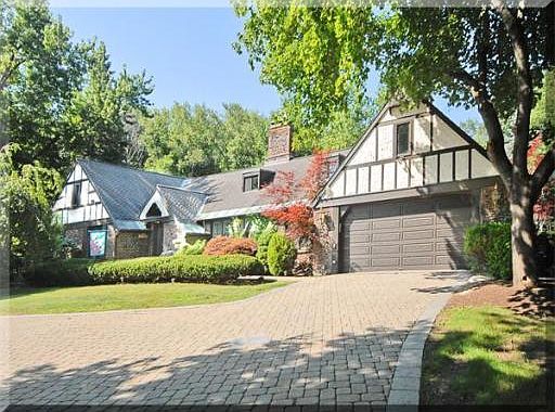 2nd image of 30 Brentwood Cir