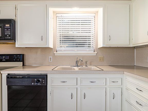 4th image of 7958 Bonnie Cir