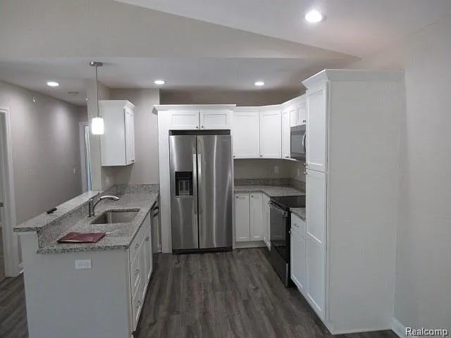 3 bed, 2.0 bath, 1612 sqft, $2,200 — Photo 4