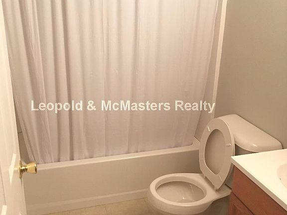 4th image of 142 Davis Ave APT 5C