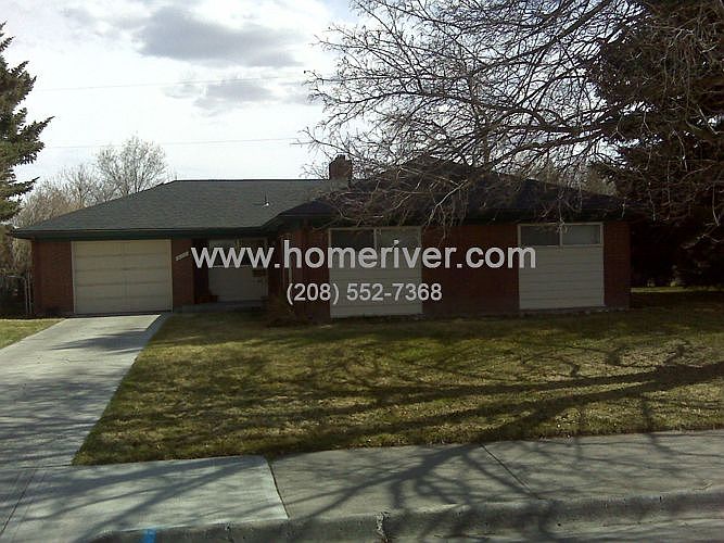 2nd image of 812 Maplewood Dr