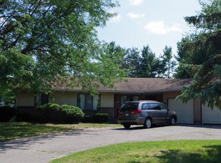 880 Hardwick Dr SE, Kentwood, MI 49508