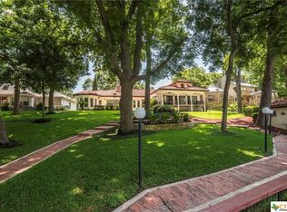 630 Woodlake Dr, McQueeney, TX 78123