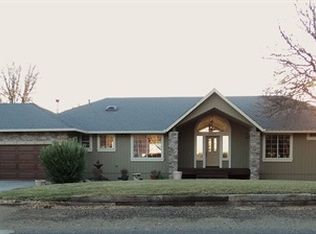 19207 Moon Ridge Rd, Hidden Vl Lk, CA 95467