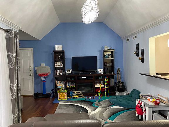 3rd image of 3907 N Harlem Ave #302B