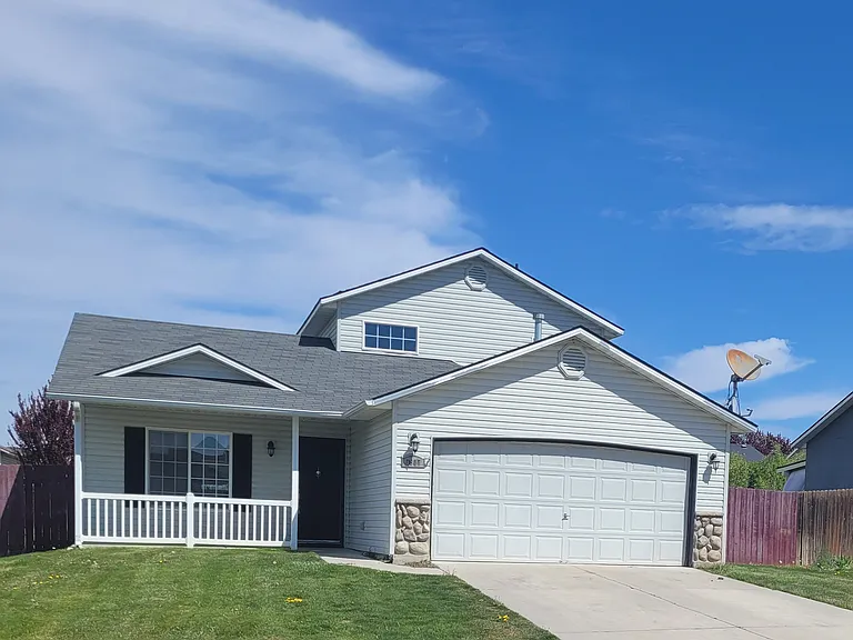 3907 Lexington St — Photo 1