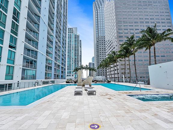 2nd image of 325 Biscayne Blvd #3216