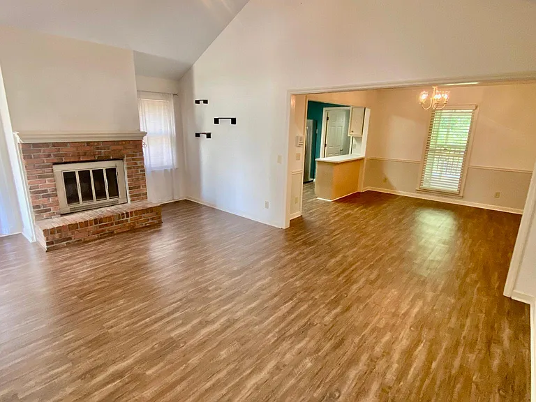 7036 Stoneybrook Dr — Photo 4