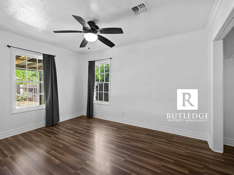 307 Monroe St — Photo 11