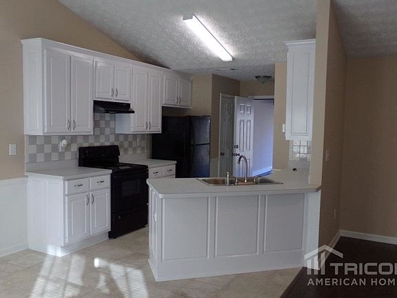 3rd image of 30 Crooked Creek Dr