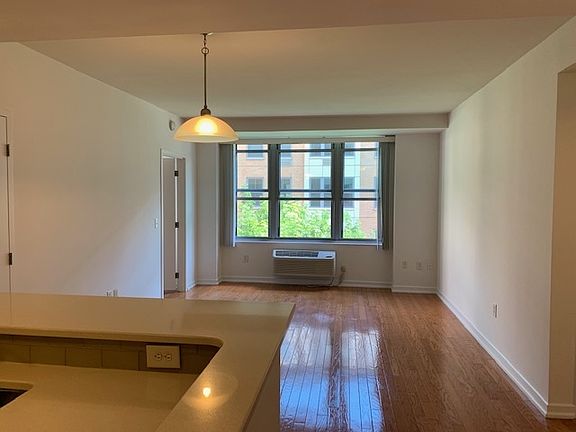4th image of 149 Essex St APT 4M