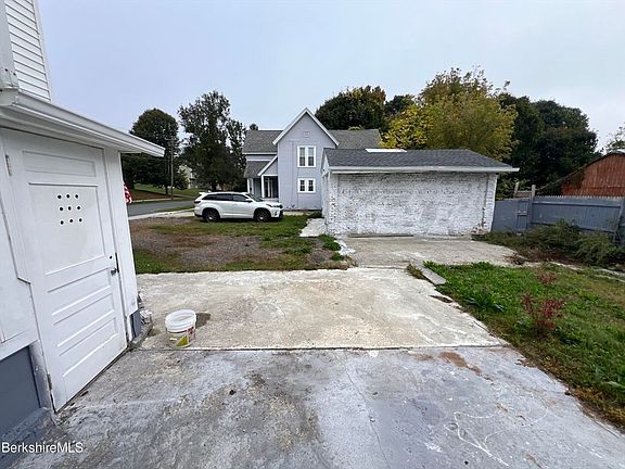 5th image of 334 Columbus Ave