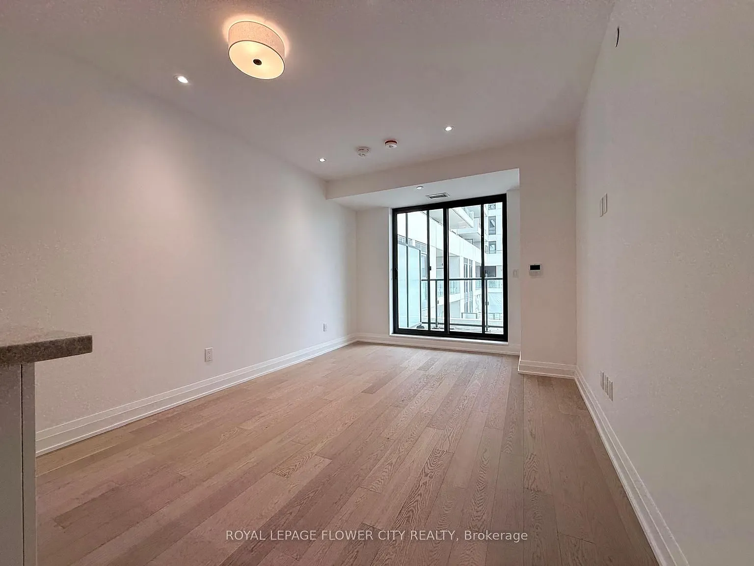 Glenhill Condominiums — Photo 3