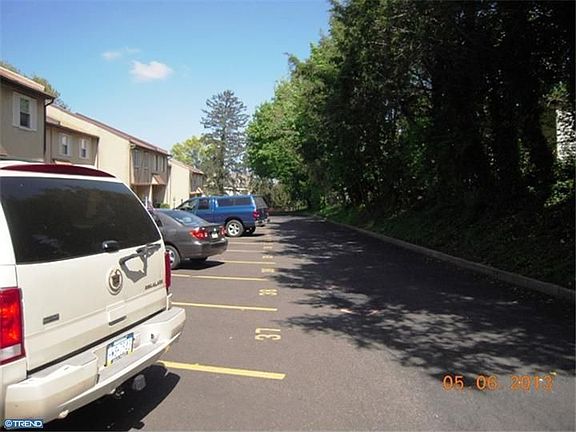 3rd image of 36 Knock N Knoll Cir