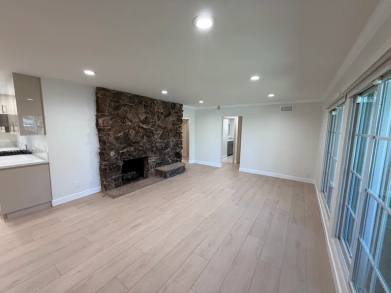 8841 Shoshone Ave — Photo 11