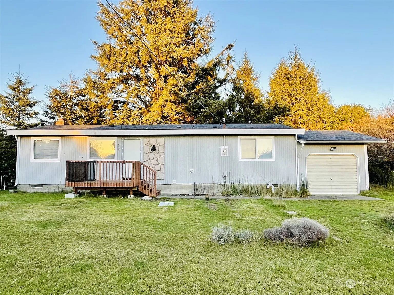 870 Pheasant Court SW photo 1