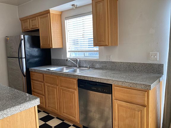 4th image of 1047 Ocean Park Blvd APT G