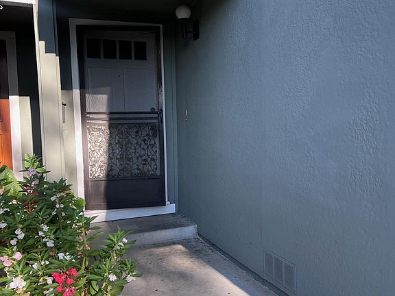 2nd image of 1012 Polk Ln