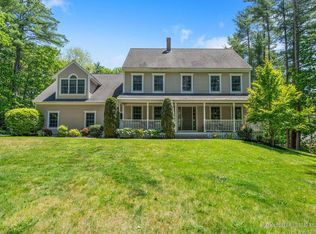 3 Quaker Ln, Falmouth, ME 04105