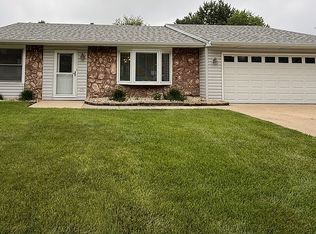 95 Leawood Dr, Roselle, IL 60172
