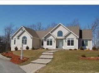 22 Canterbury Rd, Windham, NH 03087