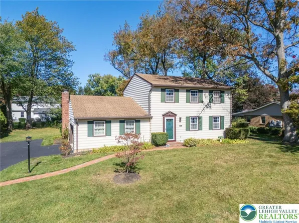 6179 Fairway Ln, Allentown, PA 18106