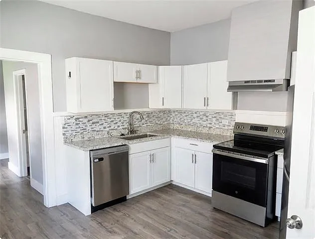 429 Chalmette St — Photo 11