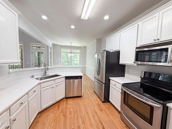 4th image of 350 Wyndham Place Dr