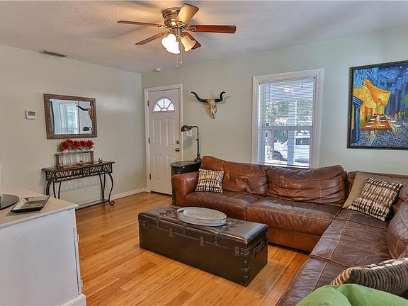5th image of 3644 Burlington Ave N