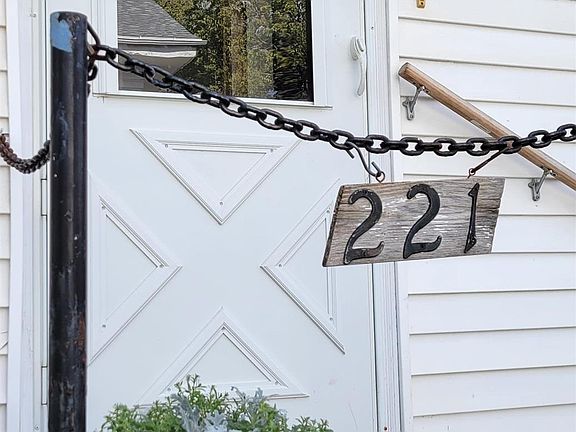 4th image of 221 18th St