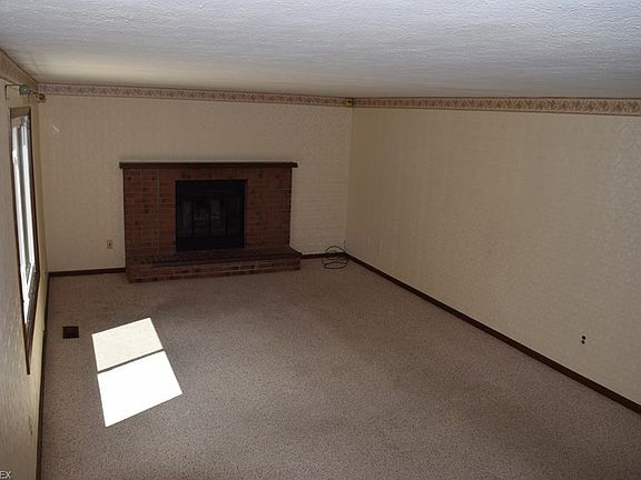 5th image of 659 Appleseed Dr