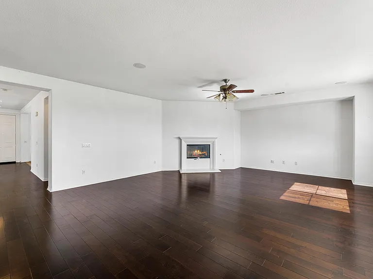 1364 Wellington Dr — Photo 11