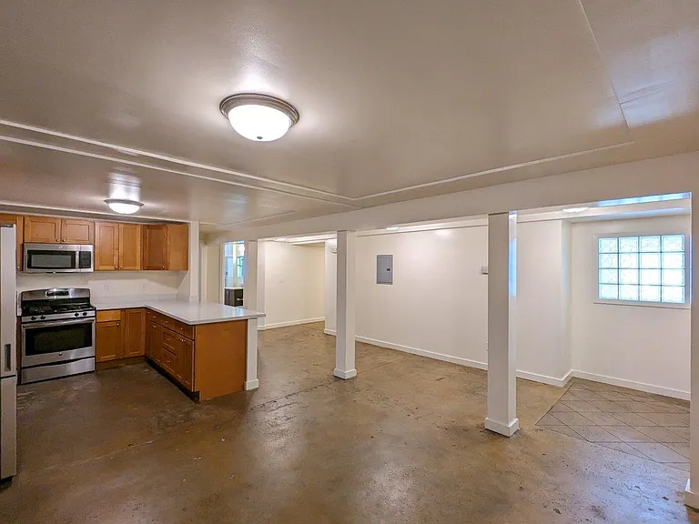 Hillegass Court Apartments — Photo 10