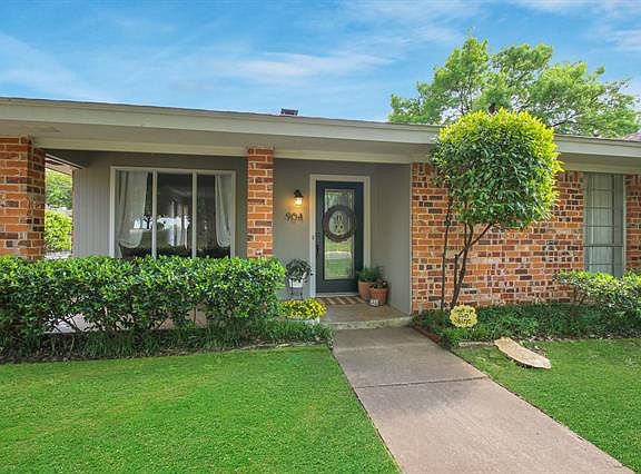 2nd image of 904 Sun Valley Dr
