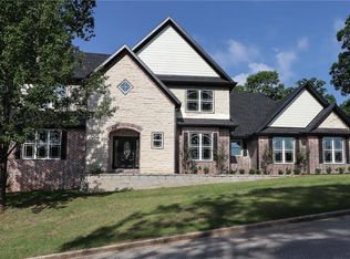 8 Harbour Dr, Bentonville, AR 72712