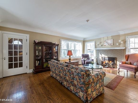 3rd image of 224 Lawndale Ave