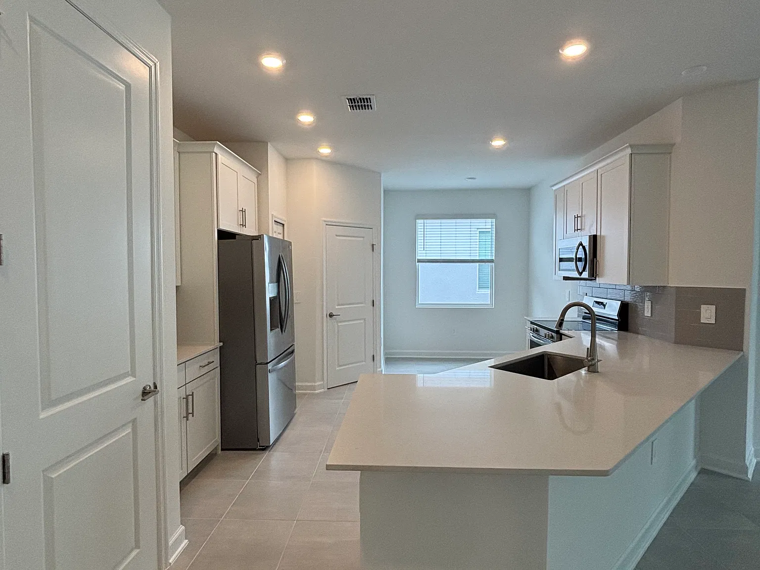 3 bed, 2109 sqft, $2,500 — Photo 3