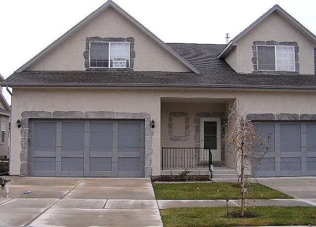 3 bed, 2.5 bath, 1725 sqft, $1,825 — Photo 1