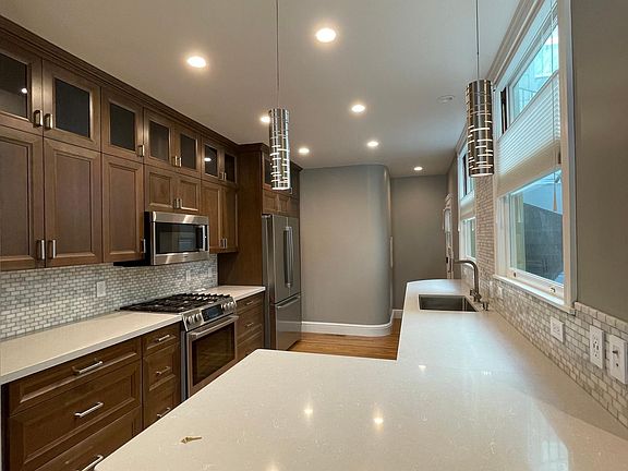 5th image of 534 Kirkham St