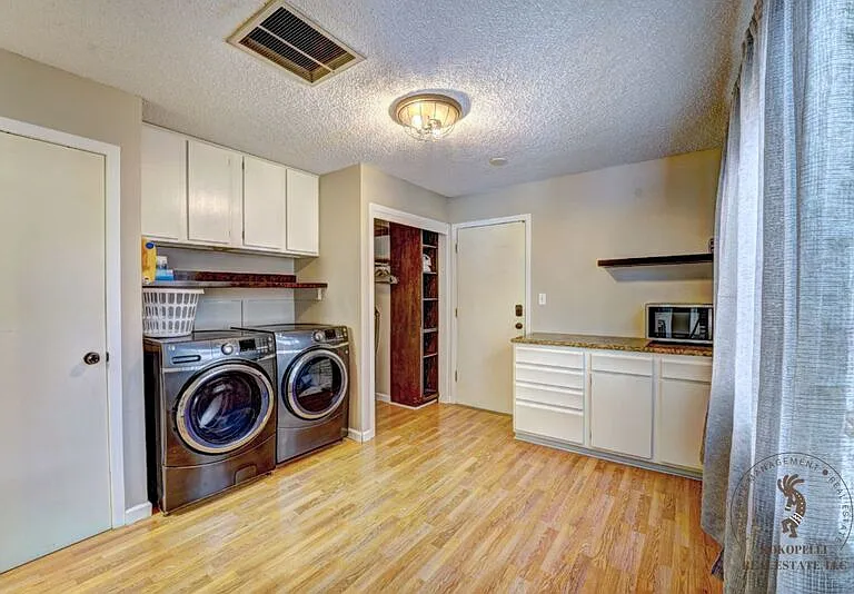 1020 Lakeside Ct #1 — Photo 7