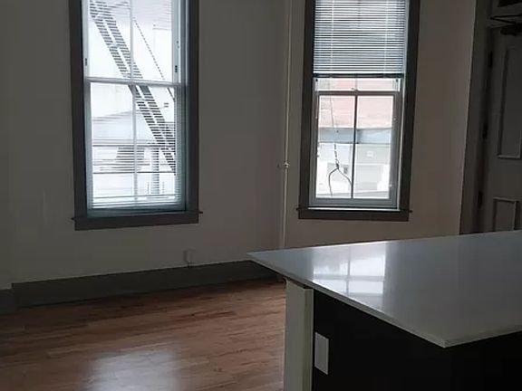 3rd image of 1725 Elm St #7