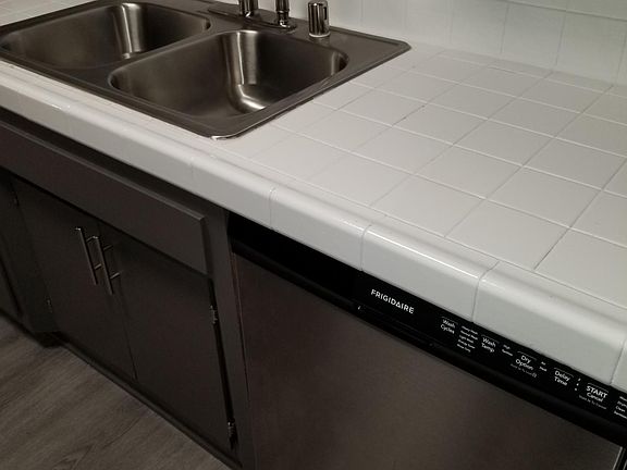 4th image of 11222 Moorpark St #118
